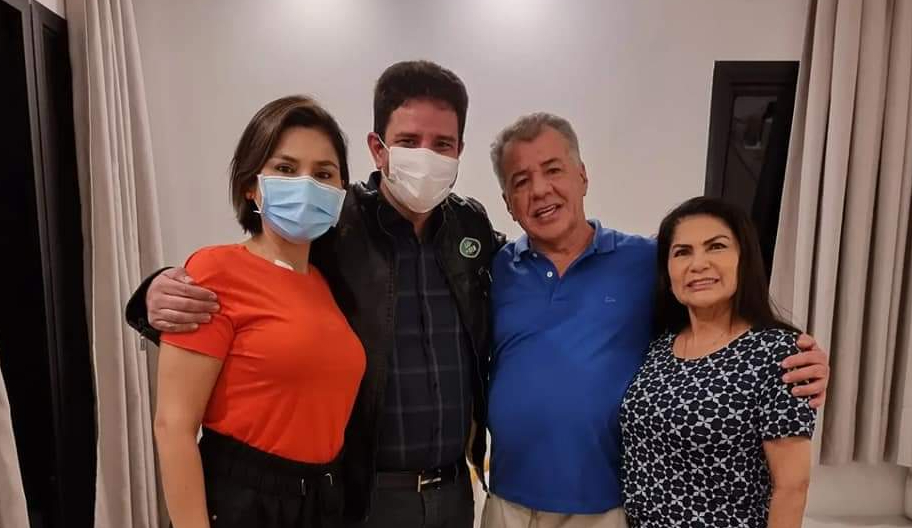 Internada em hospital em São Paulo, Jéssica recebe visita de Gladson Cameli